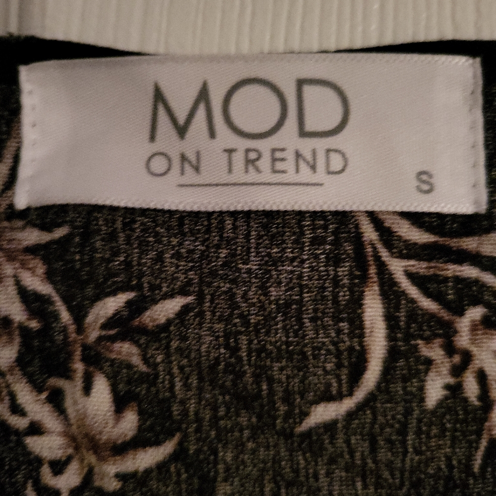 Mod On Trend Romper - Picture 4 of 6